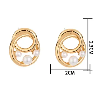 Detail shot of gold-plated interlocking loop earrings adorned with elegant pearls, 2.3cm.