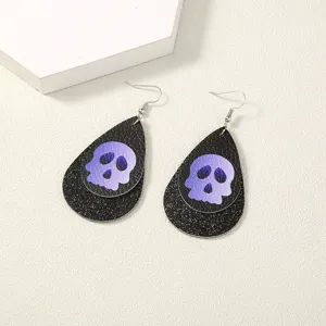 Halloween doppelschichtige Tropfen Leder Ohrringe mit lila Totenkopf Design für Damen.