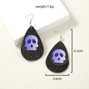 Halloween Totenkopf Tropfen Ohrringe Detailansicht, dunkler Gothic Stil Schmuck Accessoire.