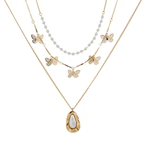 Collier multicouche plaque or perles papillon, elegante bijoux pendentif trois couches.