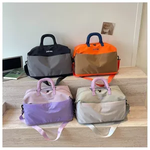 Grand sac de voyage cabine pour courts trajets, sac de sport léger et multifonctionnel pratique.