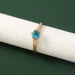 Europese stijl niche blauwe zirkoon open ring met elegant pave diamanten band ontwerp.