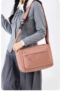 Bolso bandolera informal para mujer, elegante bolso práctico para viajes y uso diario.