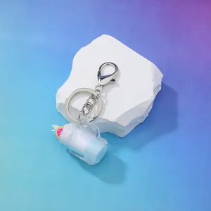 Süßer Bubble-Tea-Schlüsselanhänger mit Acrylbecher-Anhänger, Metallkarabiner und Ring.