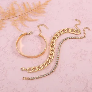 Conjunto de pulseras doradas multicapa estilo punk europeo con diamantes de imitación