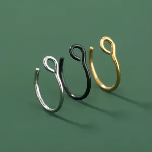 Minimalistische multi-use hoepel oorbellen neusring set, eenvoudige geometrische lichaamssieraden.