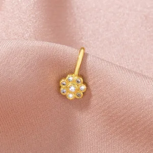 Squisito anello da naso in oro con design di fiori in zircone scintillante, gioielli per piercing.