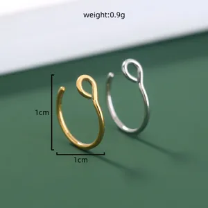Minimalistische metalen oorclip en neusring set, stijlvol en modern voor dames.