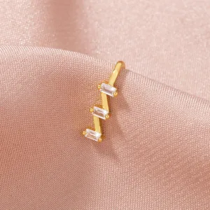 Squisito anello da naso placcato in oro con zirconi cubici scintillanti, gioiello chic.