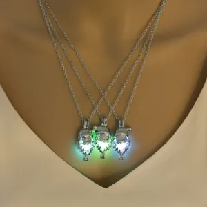 Leuchtende Weihnachtsmann Halskette, süßer Feiertag Modeschmuck kurze Schlüsselbeinkette.