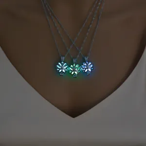 Leuchtende hohle Blumen Anhänger Halskette im Dunkeln leuchtend Trend Schlüsselbein Kette Schmuck