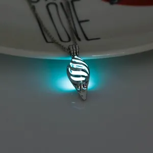Leuchtende Muschel Halskette im Dunkeln leuchtender Hohlanhänger Mode Schmuck Geschenk Damen