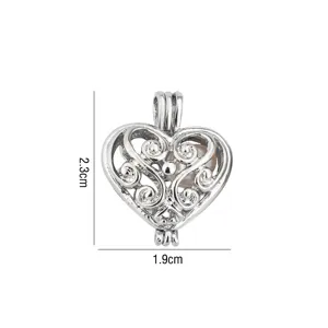 Dettaglio pendente medaglione filigrana cuore argento con dimensioni 2,3x1,9cm per gioielli.