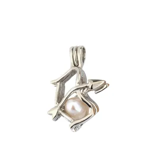 Accessorio pendente gabbia per perle DIY animale cavo argento vista dettagliata per gioielli.