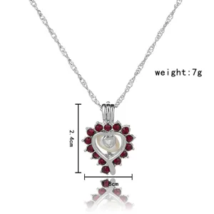 Detailaufnahme der DIY Herz Perlenkäfig Halskette mit 2,4cm Größe und 7g leichtem Gewicht.
