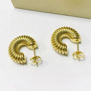 Chic 18k gold plated stainless steel ribbed hoop earrings, trendy fashion jewelry for women.