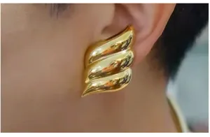 Chic French gold-plated wave layered earrings, elegant fashion minimalist jewelry for women.