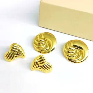 Conjunto de pendientes de corazón en espiral de acero inoxidable dorado, joyería minimalista.