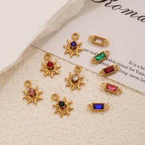 Connettore pendente sole e gemma rettangolare placcato oro 18K in acciaio inossidabile.
