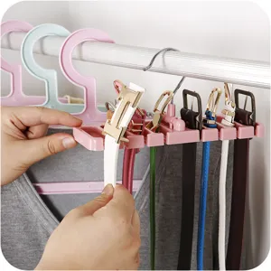 Riemen-organizer voor kast, multifunctionele plastic hangerhouder voor riemen, stropdassen en sjaals.