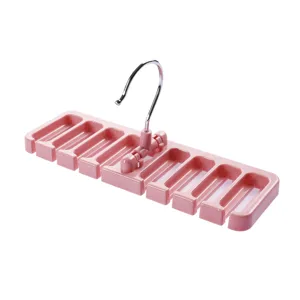 Roze kunststof multi-gleuf riemhanger en das organizer haak voor thuis kledingkast opslag.