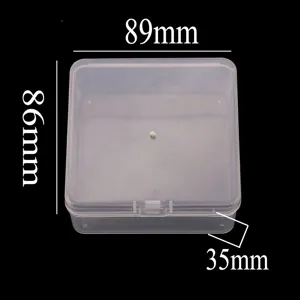 Boîte de rangement en plastique transparent pour bijoux, papeterie et petits accessoires.