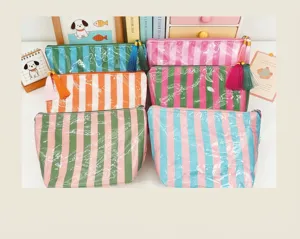 PVC wasserdichte Kosmetiktasche gestreifte Reise Make-up Tasche mit Quaste für Damen