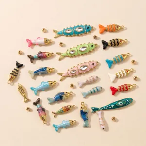 Bunte emaillierte Fisch Anhaenger Set fuer DIY handgemachte Schmuckherstellung Zubehoer