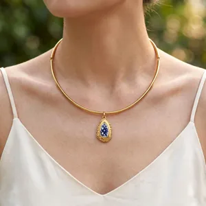 Collar gargantilla de acero inoxidable dorado con colgante porcelana azul blanco boho
