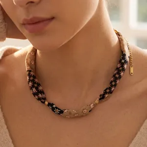 Vintage Blumen Leopardenmuster Stoff Choker Halskette mit Metallringen und Verlängerungskette.