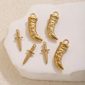 Edelstahl vergoldete Wolfszahn und Dolch Anhänger für DIY Halsketten Schmuckherstellung.