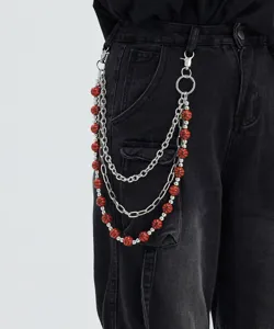 Trendige mehrschichtige Hosenkette mit Basketballperlen, ideal fur coole Streetwear Jeans.