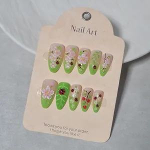 Faux Ongles Sculptés 3D Motifs Abeille Fleur Coccinelle Dégradé Vert Feuille Faux Ongles pour Femme Manucure Quotidienne