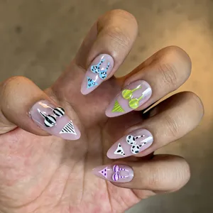3D bikini press-on nail detail showcase, summer beach vacation style fake nail close up view.