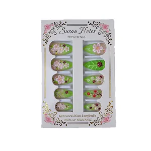 Faux ongles press-on 3D mignons avec fleurs et coccinelles pour femmes et filles élégantes.