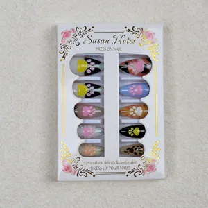 24 faux ongles en amande avec motifs de pattes de chat mignons, parfaits pour manucure.