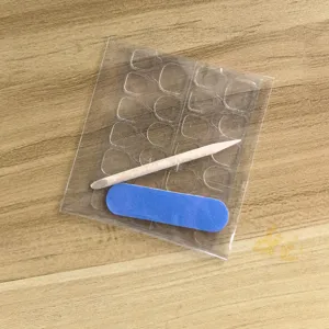 Nagelkunst-Werkzeugset mit Jelly-Klebelaschen, Holz-Nagelhautschieber und Feile.