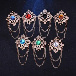 Vintage edelsteen broche met kwast ketting, retro metalen pak accessoires voor heren mode.