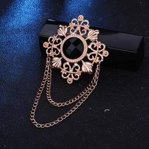 Vintage barok stijl retro zwarte edelsteen broche met metalen kwastjes ketting voor herenpak.