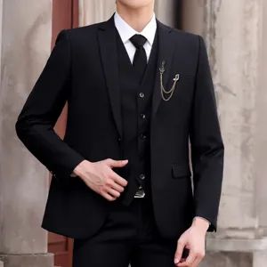 Elegant musical note brooch with chain tassel lapel pin for men suits and women shirts.