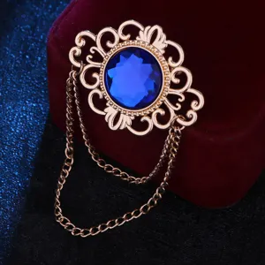 Antike blaue Edelstein Brosche mit Metallkette Quaste für Herren Anzüge Damenmäntel Detail.