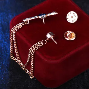 Vintage Herren Anzug Brosche Quaste Kette Kreuz Metall Punk Accessoires Detailansicht