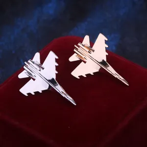 Broche insignia de avion de combate de metal, pin creativo de aviacion para fans militares.