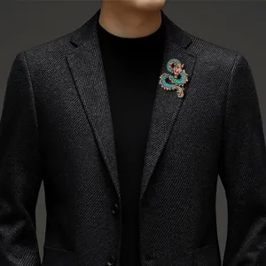 Klassische chinesische Drachen Brosche für Herren, elegante Strass Anzug Nadel für Mäntel.