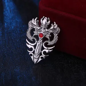 Retro dubbele draak zwaard broche voor mannen punk stijl zilveren speld pak sieraden detail