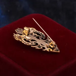 Retro gouden zwaard broche achterkant detail vintage stijl heren pak speld sieraden