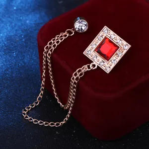 Herren Luxus britischer Stil quadratischer roter Stein Strass Anzug Brosche mit Kette