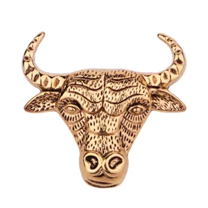 Broche de cabeza de toro dorada vintage, insignia de animal punk para hombre, joyería retro.