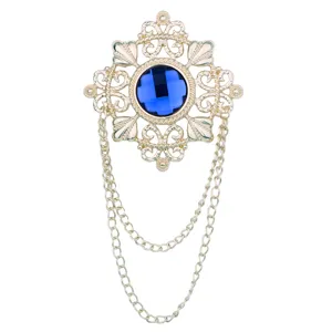 Vintage goudkleurige broche met blauwe kristallen edelsteen en dubbele kettingen voor heren.