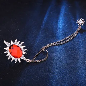 Exquisite sonnenförmige Strass rote Edelstein Brosche mit doppelten Ketten für Herren Anzug